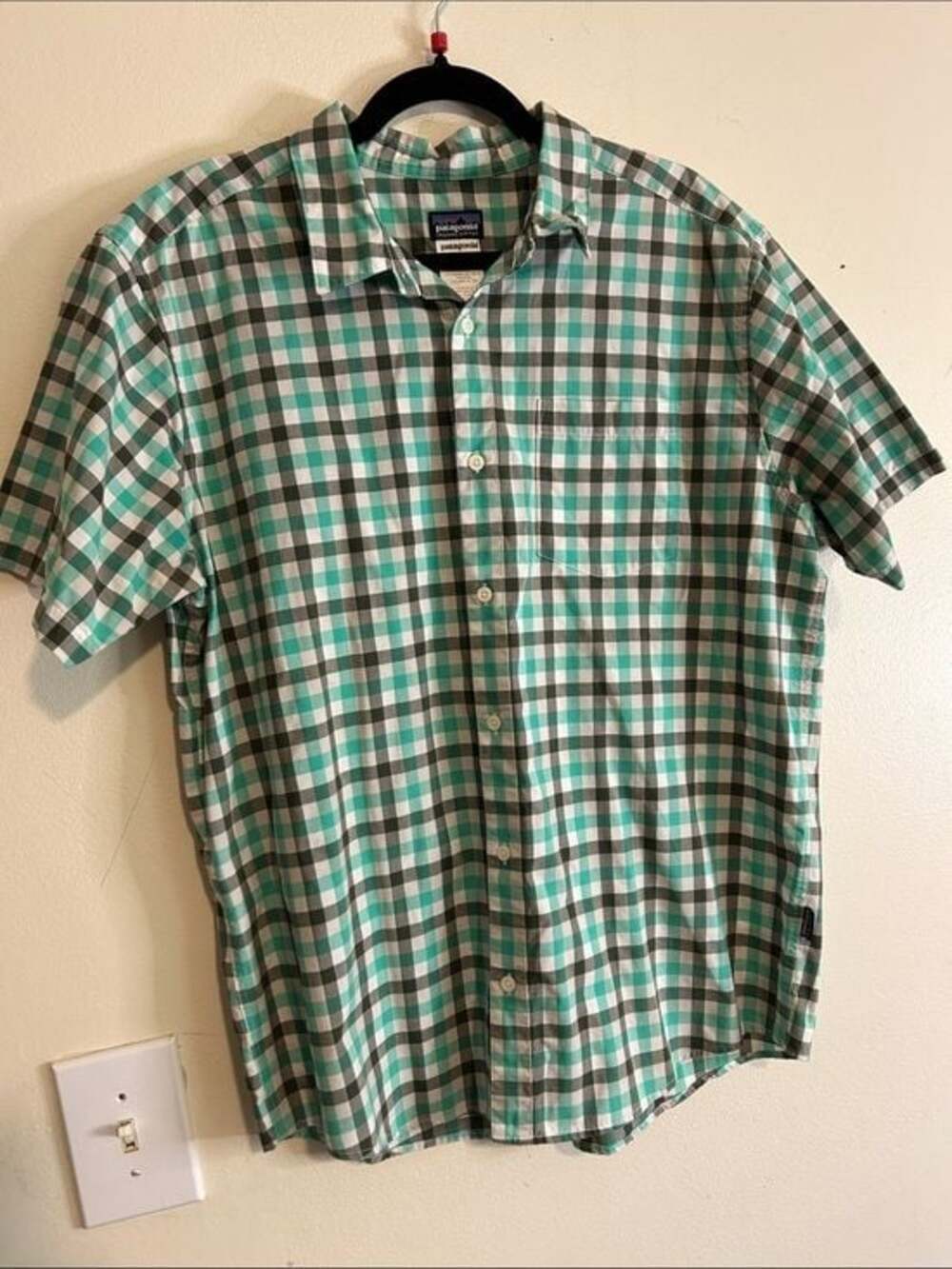 Patagonia Men’s Green and White Checked Short-Sleeve Button-Down Shirt